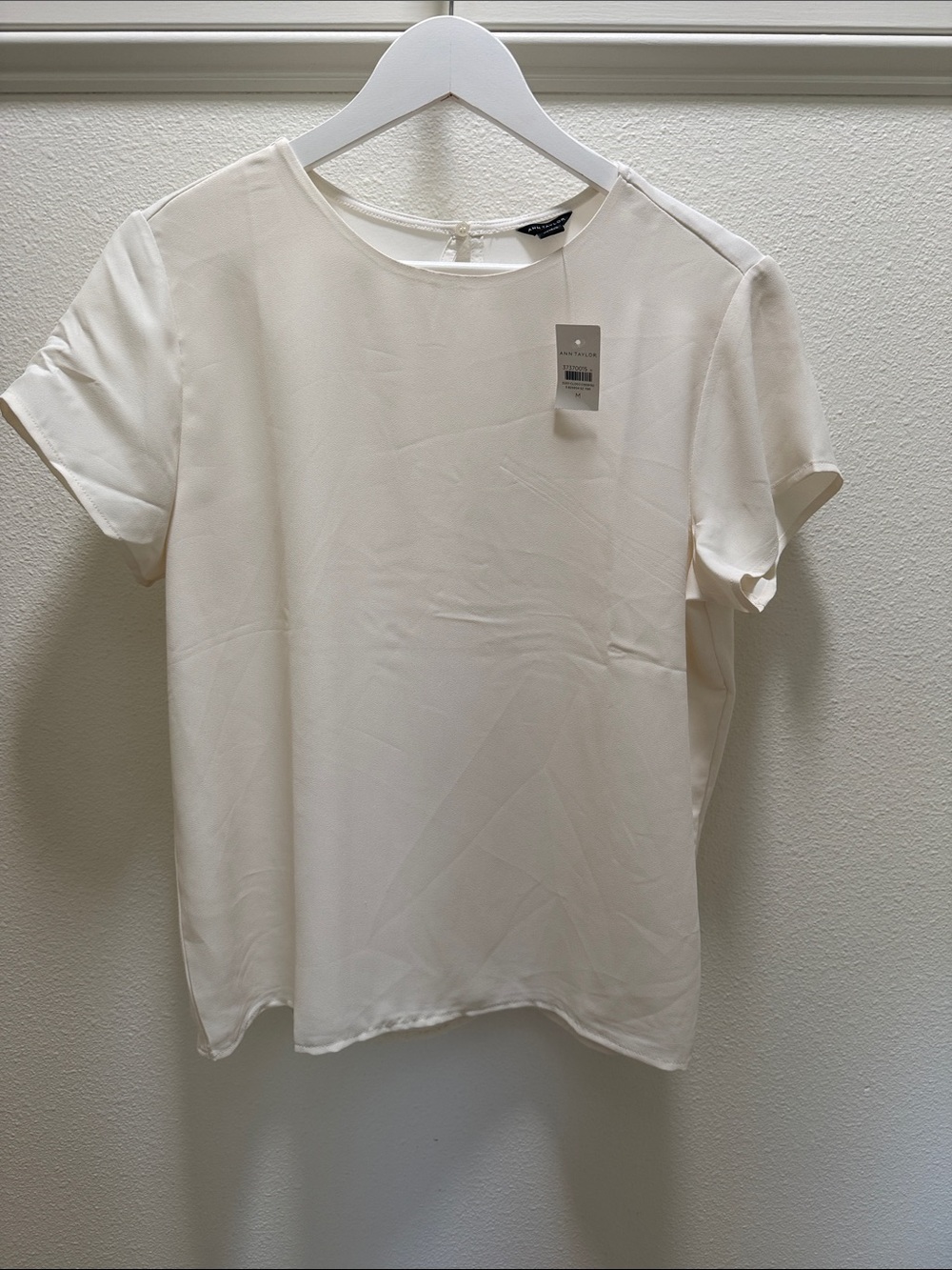 Ann Taylor White Hang Tag with Barcode
